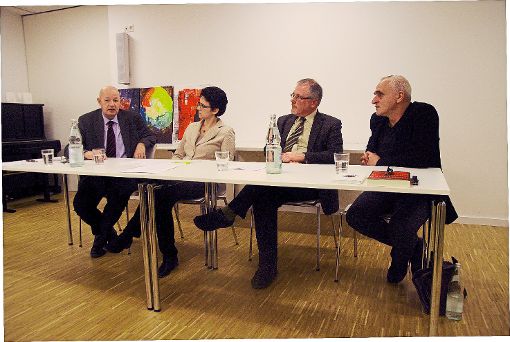 Die Diskutanten Armin Leicht (von links), Marion Gentges, Moderator Werner Kadel und Josè F.A. Oliver  Foto: Reinhard