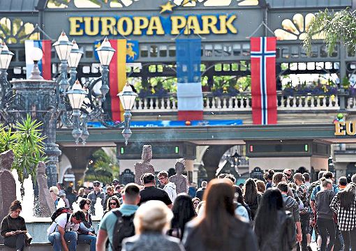 Tausende Gäste vergnügen sich täglich im Europa-Park. Zwischen einer Besuchergruppe und Sicherheitsleuten des Parks hat es jetzt Ärger gegeben.   Foto: pse