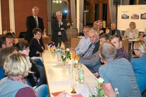 Lebhafte Diskussionen zum Thema Ganztagsgrundschule mit Martin Voßler (links) und Ewald Schaubrenner  Foto: cbsl