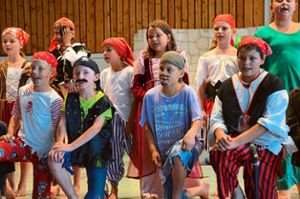 Als musikalische Piraten präsentierten sich die Schüler der Taubergießen-Schule in der Festhalle Kappel.        Foto: Bühler Foto: Lahrer Zeitung