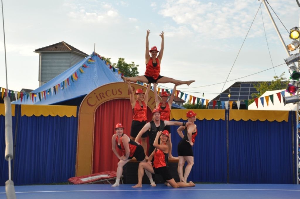Von Anfang an mit dabei: Seit 28 Jahren treten die Saltinis im Circus Paletti auf. Dieses Jahr begeisterten sie zum Thema Burlesque.