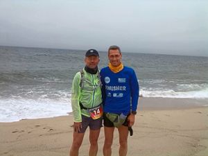 Andreas Amman (links) und Matthias Becker beim stürmischen Start an der Nordsee  Foto: privat
