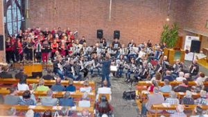 Ichenheimer Kirchenchor und Akkordeon-Club Ottenheim ergänzten sich auf der Bühne hervorragend.  Foto: Fink