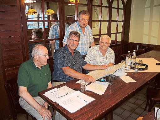 Hans Brohammer (von links), Thomas Schwertel, Franco Giardini und Josef Frey wollen den Erdbebenopfern helfen. Foto: Jehle Foto: Schwarzwälder-Bote