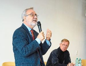 Marco Politi (links) war auf Einladung von Pfarrer Hans-Michael Uhl (rechts) an die KSH gekommen.  Foto: Pfaff