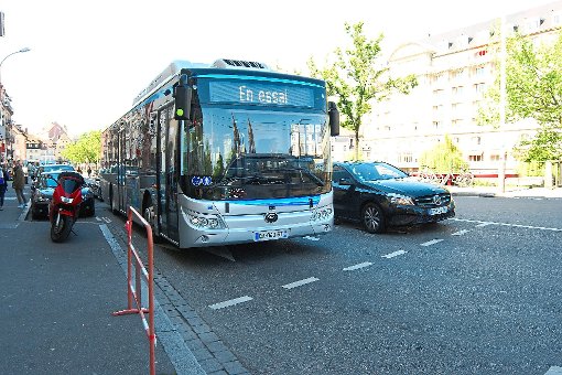 Noch wird  der Elektrobus auf den Straßen Straßburgs versuchsweise eingesetzt. Foto: Schauer Foto: Lahrer Zeitung