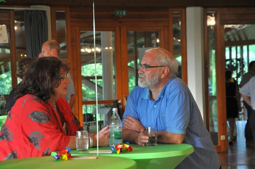 Bärbl Mielich (links) und Jürgen Mohrbach im Gespräch über die Attraktivität von Arztpraxen auf dem Land.  Foto: Fries Foto: Lahrer Zeitung