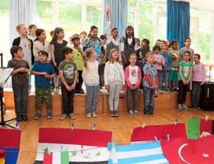Auf dem Programm des Schulfests standen auch Liedbeiträge der Kinder.  Foto: Schule Foto: Lahrer Zeitung