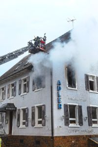 Ihren größten Einsatz des vergangenen Jahres absolvierte die Feuerwehrabteilung Schuttertal am 30. April, als das ehemalige Gasthaus Adler in Brand geriet.   Foto: Archiv: Künstle
