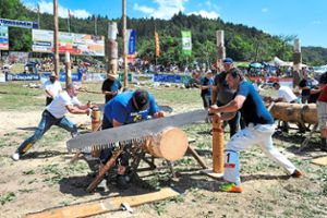 Außergewöhnliche körperliche und technische Leistungen brauchten die Teilnehmer bei der Holzfällermeisterschaft Foto: Baublies