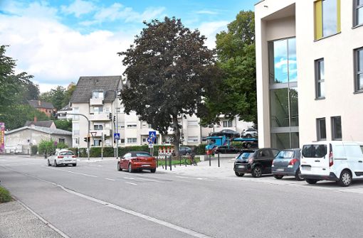 Autofahrer können ab Montag nicht mehr von der Willy-Brandt-Straße nach rechts auf die Bundesstraße 415 in Richtung Kuhbach abbiegen. Foto: Kapitel-Stietzel
