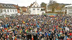 Rund 4000 Menschen demonstrierten im Februar in Lahr gegen Rechtsextremismus. Am Samstag wird es nun eine Kundgebung in Ettenheim geben. Foto: Baublies