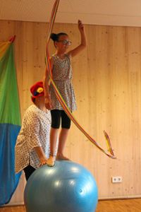 Die Kinder des Zirkus Talentino entführten ihr Publikum in die Welt der Magie. Foto: Störr Foto: Schwarzwälder Bote
