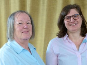 Ehrung für 40 Jahre Mitgliedschaft: Lindenwirtin Edith Bauer (links) und Vorsitzende Andrea Hierlinger Foto: Vögele Foto: Lahrer Zeitung