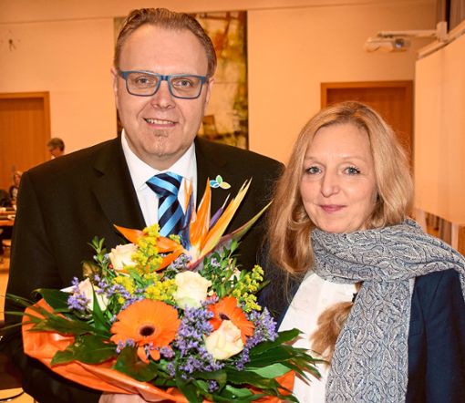 Bleibt Vize-Chef im Lahrer Rathaus: Guido Schöneboom wurde am Montagabend als Erster Bürgermeister wiedergewählt, hier mit seiner Gattin Jacqueline.  Foto: Braun
