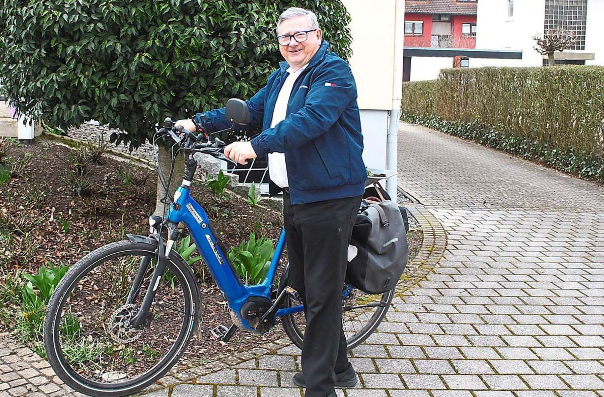 Das Radfahren ist eine der neuen Leidenschaften von Ringsheims Altbürgermeister Heinrich Dixa, der am  Dienstag 70 Jahre alt wird. Foto: Mutz