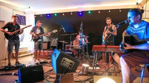 Matt Woosey (rechts) und seine Band spielten in Gallaghers Nest in Münchweier 14 Titel für ihr neues Album ein.   Foto: Decoux-Kone Foto: Lahrer Zeitung