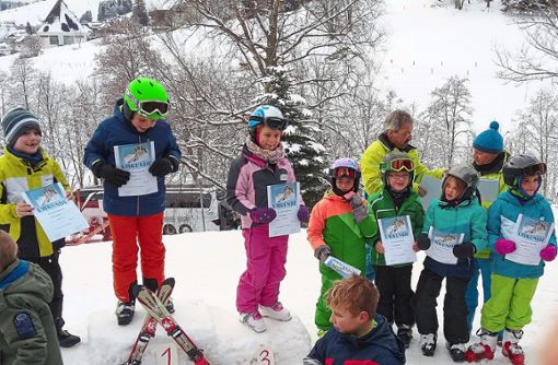 Für die erfolgreichen Teilnehmer der Kurse, die der Ski-Club Reichenbach  in­ Todtnauberg    veranstaltet hatte, gab es Siegerurkunden. 60 Wintersportler waren bei den Skikursen dabei. Foto: Verein Foto: Lahrer Zeitung