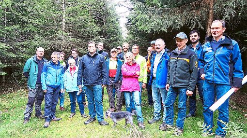 Der Gemeinderat hat mit Experten verschiedene Areale bei einer Waldbegehung in Oberwolfach begutachtet. Es ging unter anderem zum Hohnlochen und Hundskopf.   Foto: Bea