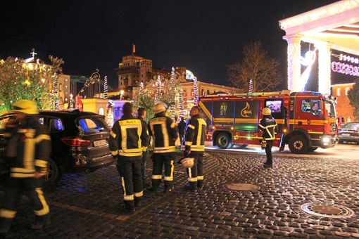 Einsatz wegen zunächst unklarer Rauchentwicklung: Einsatzkräfte der Feuerwehr  vor dem Hotel Colosseo im Europa-Park  Foto: Mutz Foto: Lahrer Zeitung
