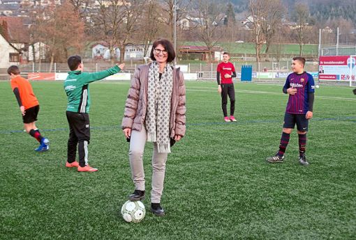 Silke Lecher schaut oft beim Training der Jugendmannschaften vorbei.  Foto: Kiryakova Foto: Lahrer Zeitung
