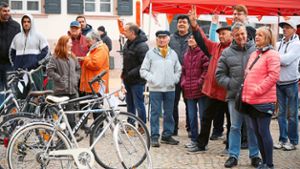 Viele Besucher nutzten bei der Fahrradversteigerung die Gelegenheit, einen neuen fahrbaren Untersatz zu erwerben Foto: Meier Foto: Lahrer Zeitung