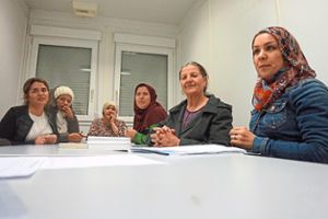 Eine Gruppe von Frauen der Containersiedlung auf dem Flugplatz nimmt am Deutschunterricht teil – ein Foto aus dem vergangenen Jahr.   Foto: Freundeskreis Flüchtlinge
