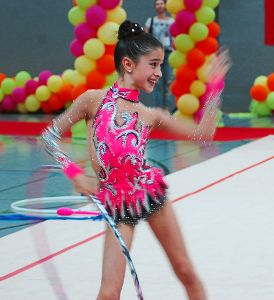 Sila-Asena Öztürk ist ein großes Talent der rhythmischen Sportgymnastik, wie sie jetzt bei ihrem Auftritt im Hallensportzentrum wieder unter Beweis gestellt hat.                                                                                                         Foto: Haid Foto: Lahrer Zeitung