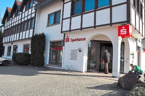Zukünftig wird die Sparkasse in Ichenheim nur noch Automaten betreiben.   Foto: Ruppert