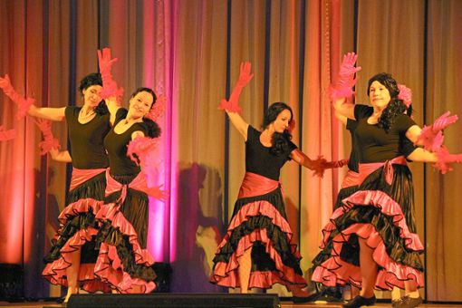 Die Frauen der Zumba-Gruppe tanzten als Senoritas zu spanischen Klängen. Fotos: Lehmann Foto: Lahrer Zeitung