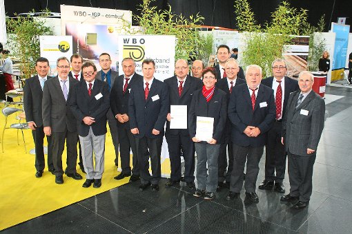 Die Busfahrer freuen sich zusammen mit ihren Betriebs- und Fachbereichsleitern über die Auszeichnungen. Foto: SWEG Foto: Lahrer Zeitung