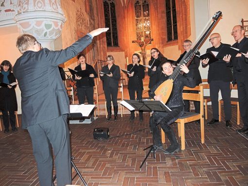 Das Heidelberger Ensemble Amaryllis und Musikerin Simona Umarov zogen die Zuhörer in ihren Bann. Foto: Jehle Foto: Schwarzwälder Bote