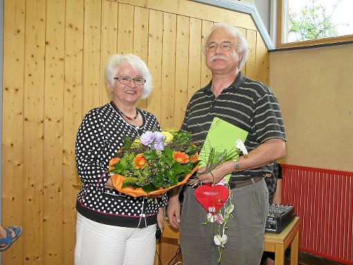 Cordula Hollerbach-Malutzki verabschiedete Wolfgang Schönewolf in den Ruhestand.  Foto: Bohnert-Seidel Foto: Lahrer Zeitung