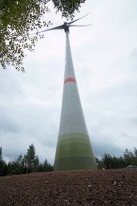 Das  neue Windrad auf dem Langenhard hat   2017 die Erwartungen des Betreibers Ökogeno mehr als  erfüllt.  Foto: Archiv: Breuer