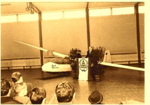 Das erste Segelflugzeug, das die Gruppe baute, wurde in einem Festakt auf den Namen Stadt Hausach getauft. Repro: Selter Foto: Schwarzwälder Bote