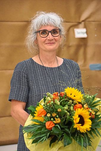 Blumen für die Kandidatin: Heike Dorow nach der Nominierung  Foto: Grüne