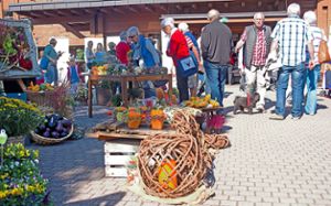 Die vielen Angebote im Klostergarten luden die Besucher zum Schlendern und Stöbern ein. Foto: Kiryakova Foto: Lahrer Zeitung