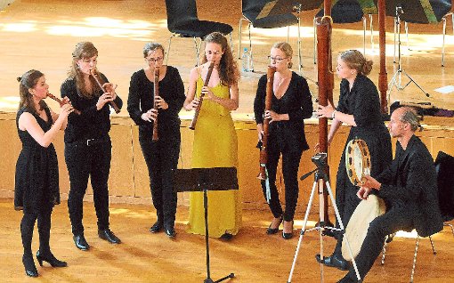 Das siebenköpfige Ensemble Flauto Consort Freiburg erzeugte eine magische Atmosphäre.   Foto: Künstle