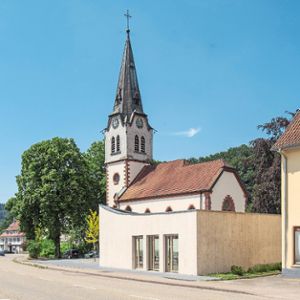 Das evangelische Gemeindehaus neben der Hausacher Kirche, das 2015 eröffnet wurde, ist unter anderem über den Verkauf des alten Gemeindezentrums finanziert worden. Foto: Leopold Piribauer