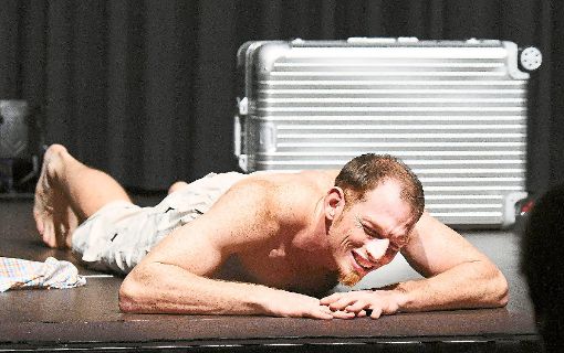 Benjamin Wendel zeigte als Macho Man Daniel vollen Körpereinsatz auf der Bühne.  Foto: Künstle