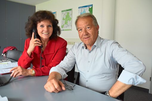 Ilona Rompel und Rudolf Dörfler bei der Telefonaktion in der  Geschäftsstelle der Lahrer Zeitung Foto: Schabel Foto: Lahrer Zeitung