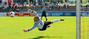 Offenburgs Keeper Florian Streif war bei seinem Abschiedsspiel der überragende Mann auf dem Rasen.  Foto: Fissler Foto: Lahrer Zeitung