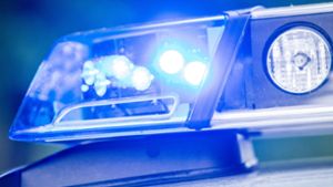 Die Polizei sucht Zeugen für den Einbruch in ein Auto in Nonneweier. Foto: Lino Mirgeler/dpa