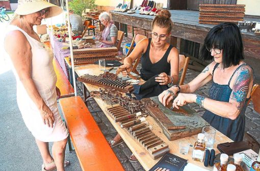 Die Lahrer Zigarrenmanufaktur Lehmann wird auf dem Museumsfest die Handwerkskunst des Zigarrenwickelns vorführen. Foto: Masson