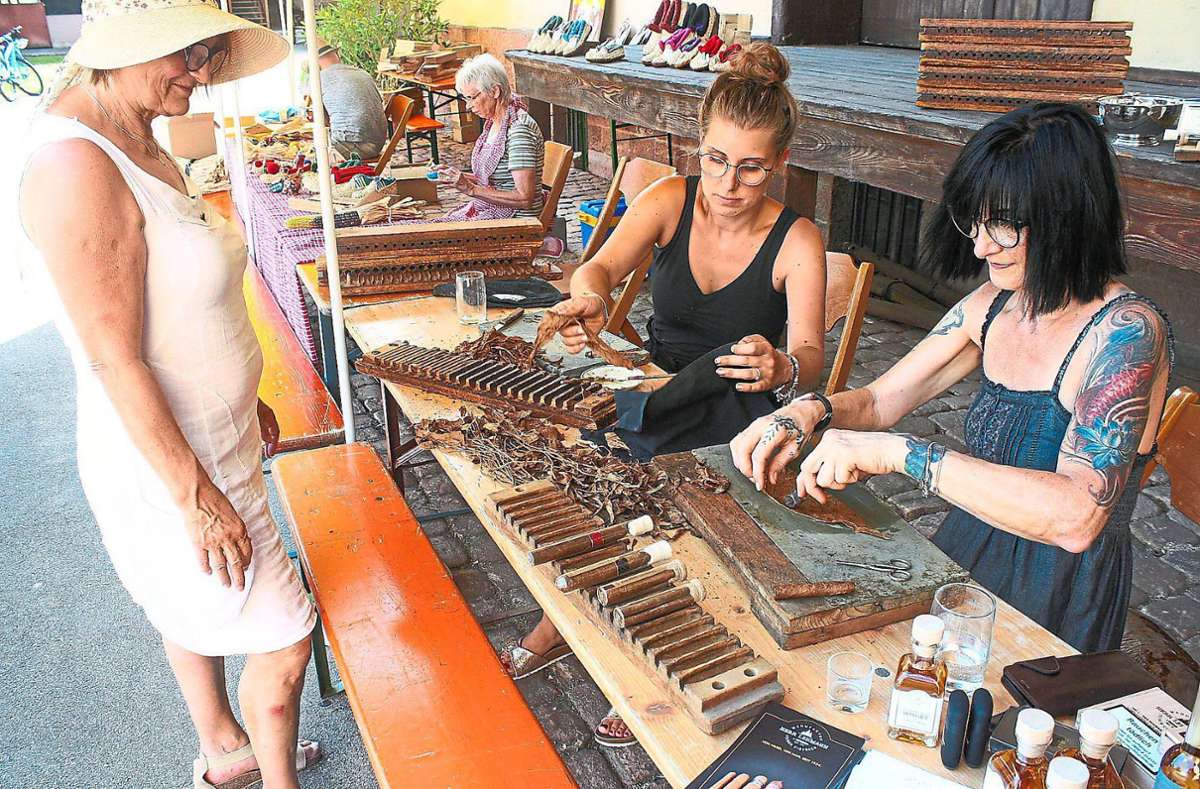 Die Lahrer Zigarrenmanufaktur Lehmann wird auf dem Museumsfest die Handwerkskunst des Zigarrenwickelns vorführen. Foto: Masson
