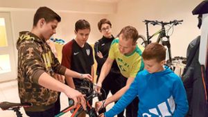 Bei den MTB Rookies der Radsportabteilung der TG Altdorf steht auch Materialkunde auf dem Programm. Foto: Verein Foto: Lahrer Zeitung