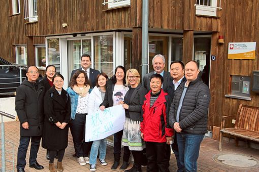 Eine Delegation aus China besuchte am Dienstag das Pflegeheim St. Luitgard in Oberwolfach.  Foto: Beule Foto: Schwarzwälder Bote