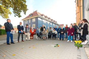 Oberbürgermeister Markus Ibert erinnerte bei der Verlegung acht neuer Stolpersteine an die Verfolgten des Nationalsozialismus. Foto: Fotos: Baublies