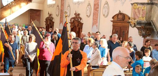 Viele Gläubige waren zum Kolpingsjubiläum  in die St. Bartholomäus-Kirche gekommen.  Foto: Birkle Foto: Lahrer Zeitung