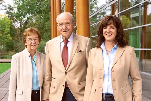 Freude über 60 Jahre (von links): Christa Weber, Firmengründer Hans Weber und Tochter Heidi Weber-Mühleck Foto: Weber-Haus
